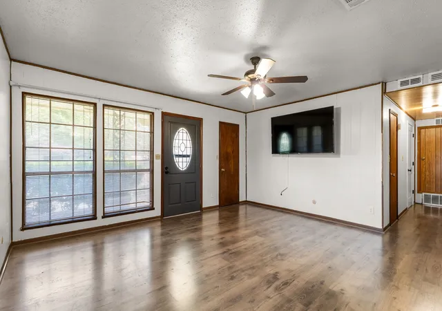 Photo 4 of Single family home for sale at 373 Ingred St, Waco, TX 76705 | MLS# 21288072 | Listing updated on 2026-08-25