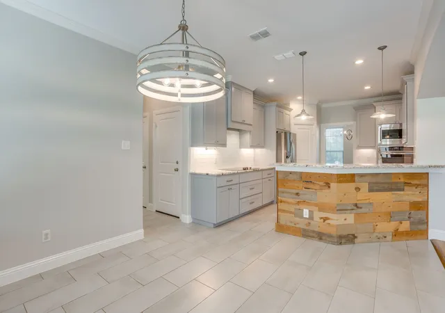 Photo 4 of Single family home for sale at 120 War Wagon Cir, Millsap, TX 76066 | MLS# 21292977 | Listing updated on 2026-10-02