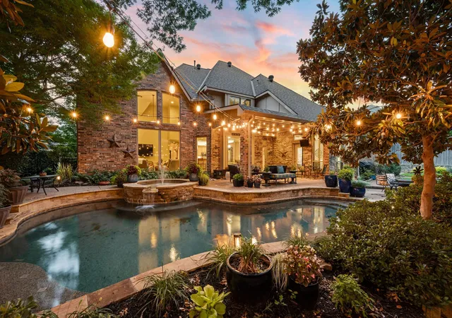 Homes for sale in Colleyville, TX | 2706 Red Oak Ct W, Colleyville, TX 76034 | MLS# 21257478