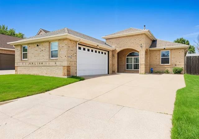Photo 1 of Single family home for sale at 3807 Winding Rd, Arlington, TX 76016 | MLS# 21293078 | Listing updated on 2026-08-28