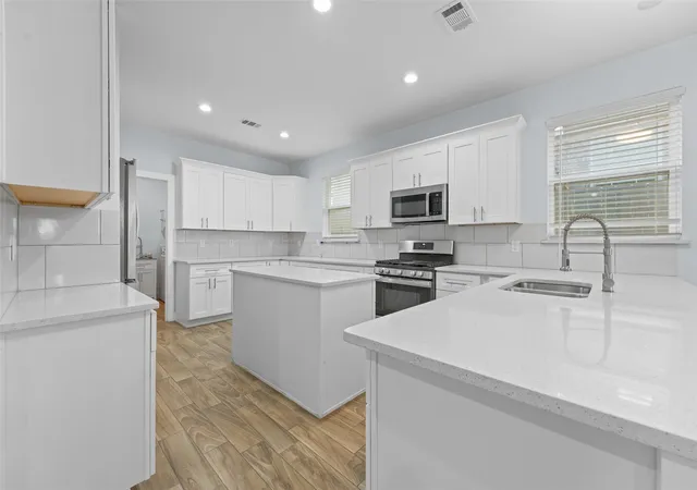 Photo 3 of Single family home for sale at 3807 Winding Rd, Arlington, TX 76016 | MLS# 21293078 | Listing updated on 2026-08-28