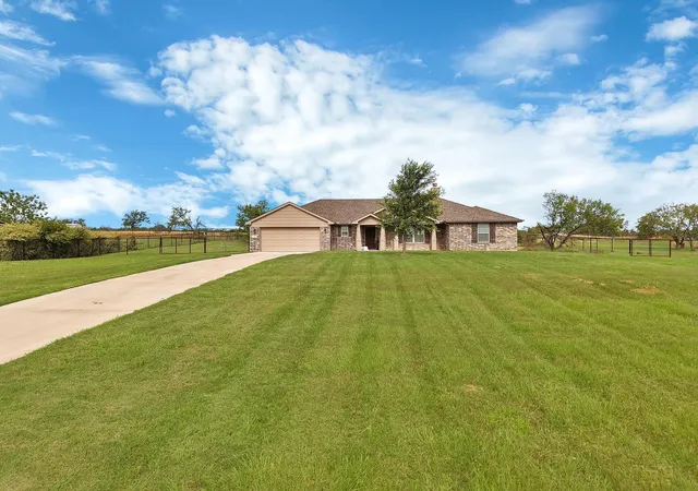 Homes for sale in Springtown, TX | 115 Springwood Ranch Loop, Springtown, TX 76082 | MLS# 21292356