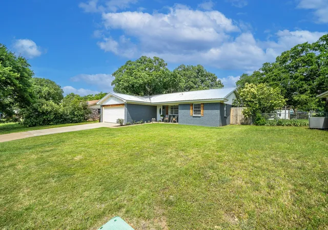 Homes for sale in Mineral Wells, TX | 605 28th Ave, Mineral Wells, TX 76067 | MLS# 21293155