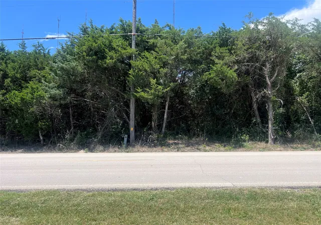 Photo 1 of Land for sale at 1129 Cedarview Dr, Cedar Hill, TX 75104 | MLS# 21292318 | Listing updated on 2026-08-03