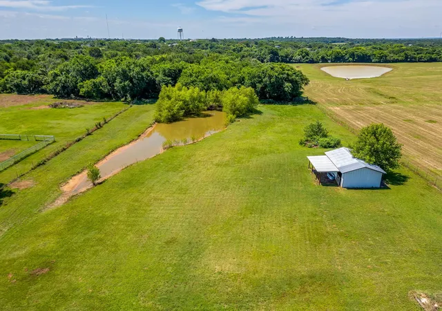 Photo 4 of Single family home for sale at 2100 Fm 3048, Cleburne, TX 76031 | MLS# 21293198 | Listing updated on 2026-08-31