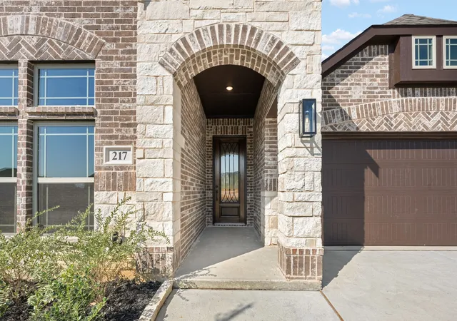 Photo 3 of Single family home for sale at 217 Rock Sparrow Ln, Alvarado, TX 76009 | MLS# 21293199 | Listing updated on 2026-10-07