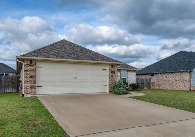 Homes for sale in Whitehouse, TX | 1803 Jessica, Whitehouse, TX 75791 | MLS# 21291558