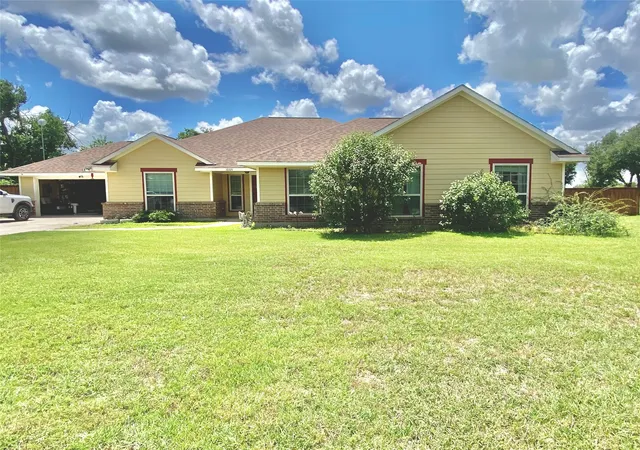 Homes for sale in Bangs, TX | 1005 Terrace Dr, Bangs, TX 76823 | MLS# 21291131