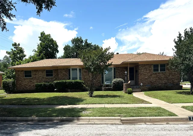 Photo 1 of Single family home for sale at 105 Lindenwood Dr, Lancaster, TX 75134 | MLS# 21292727 | Listing updated on 2026-08-03