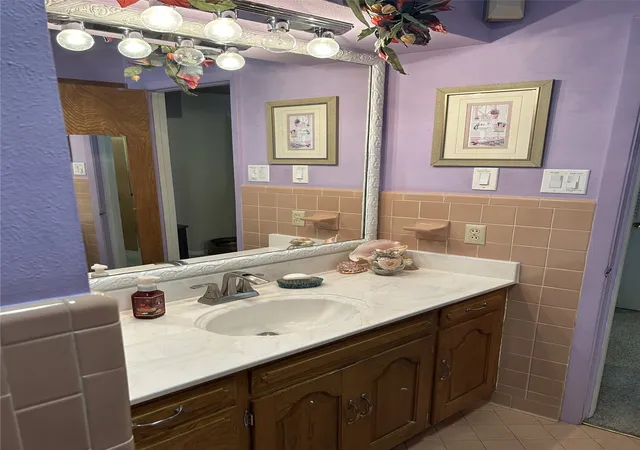 Photo 3 of Single family home for sale at 105 Lindenwood Dr, Lancaster, TX 75134 | MLS# 21292727 | Listing updated on 2026-08-03