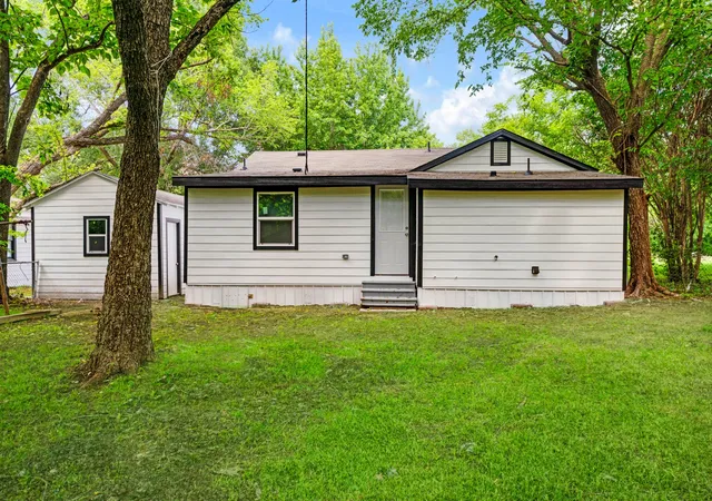 14th image of 227 24th St Nw, Paris, TX 75460 | MLS# 21293245