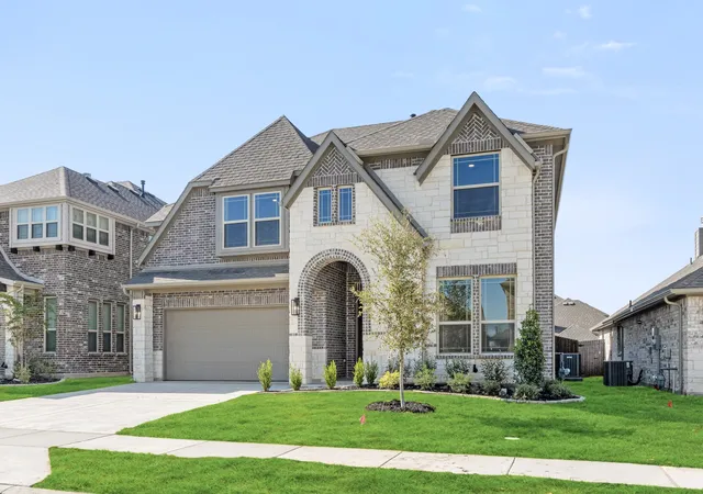 Photo 3 of Single family home for sale at 1040 Snowy Owl Dr, Alvarado, TX 76009 | MLS# 21293269 | Listing updated on 2026-10-07