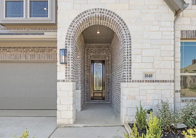 Photo 3 of Single family home for sale at 1040 Snowy Owl Dr, Alvarado, TX 76009 | MLS# 21293269 | Listing updated on 2026-10-07
