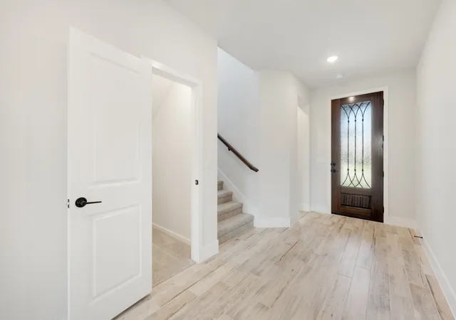 Photo 4 of Single family home for sale at 1040 Snowy Owl Dr, Alvarado, TX 76009 | MLS# 21293269 | Listing updated on 2026-10-07