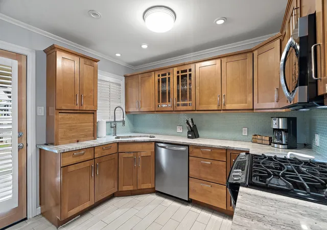 Photo 2 of Sale Pending at 2619 Alco Ave, Dallas, TX 75211 | MLS# 21287248 | Listing updated on 2026-07-16