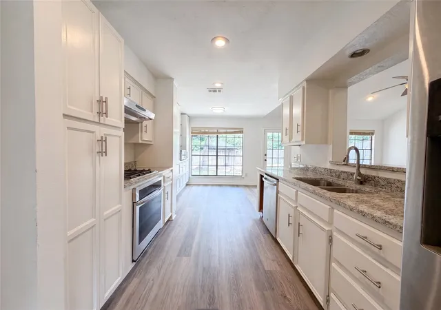 Photo 2 of Single family home for sale at 5719 Stage Line Dr, Arlington, TX 76017 | MLS# 21293268 | Listing updated on 2026-10-08