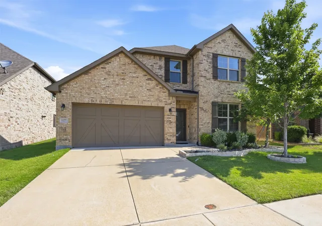 Photo 2 of Single family home for sale at 6127 Heron Dr, Aubrey, TX 76227 | MLS# 21293274 | Listing updated on 2026-08-29
