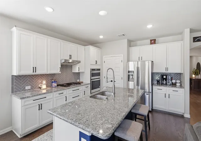 Photo 4 of Single family home for sale at 6127 Heron Dr, Aubrey, TX 76227 | MLS# 21293274 | Listing updated on 2026-10-03
