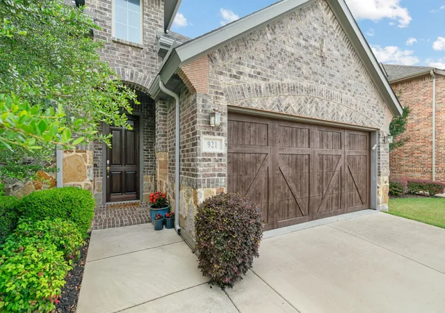 2nd image of 921 Montgomery Wy, Lantana, TX 76226 | MLS# 21293276