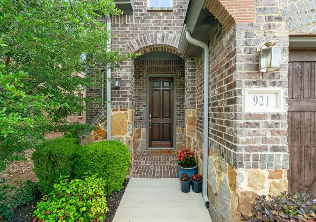 3rd image of 921 Montgomery Wy, Lantana, TX 76226 | MLS# 21293276