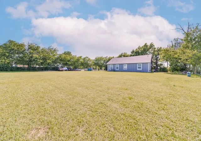 Photo 2 of Single family home for sale at 709 W Live Oak St, Alvord, TX 76225 | MLS# 21293243 | Listing updated on 2026-09-22