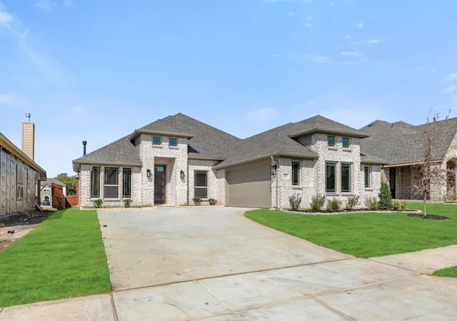 Photo 3 of Single family home for sale at 217 Seminole Trl, Alvarado, TX 76009 | MLS# 21293329 | Listing updated on 2026-10-07