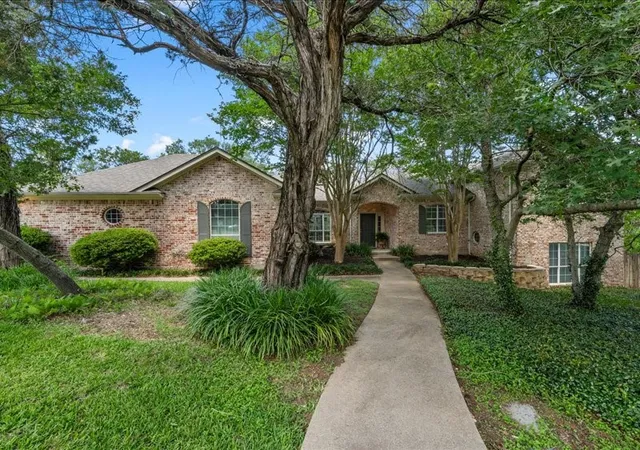 Homes for sale in China Spring, TX | 179 Woodland Cir, China Spring, TX 76633 | MLS# 21292981
