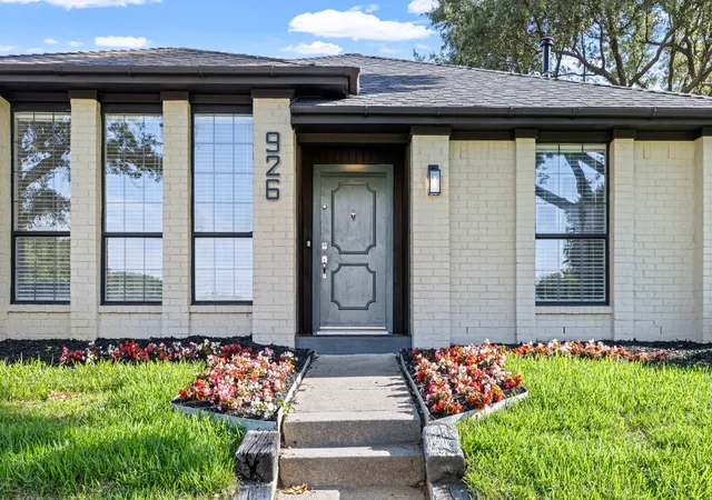 Photo 2 of Sale Pending at 926 Placid Dr, Mesquite, TX 75150 | MLS# 21291765 | Listing updated on 2026-07-10