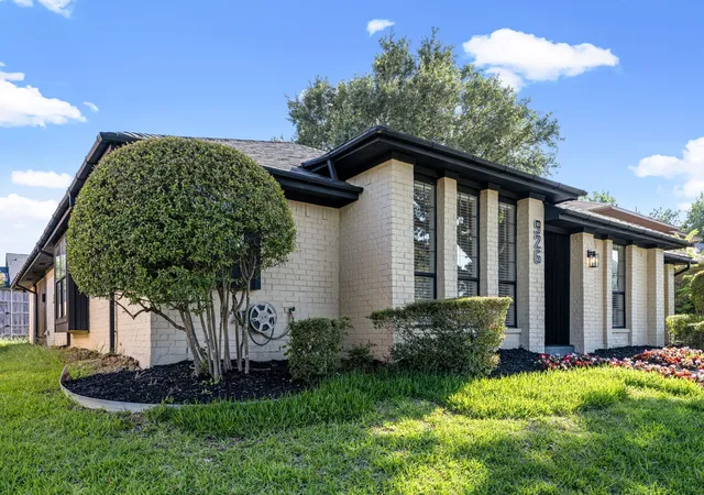 Photo 3 of Sale Pending at 926 Placid Dr, Mesquite, TX 75150 | MLS# 21291765 | Listing updated on 2026-07-10