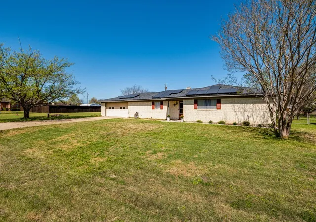 Homes for sale in Waxahachie, TX | 501 Sunrise Dr, Waxahachie, TX 75165 | MLS# 21285572