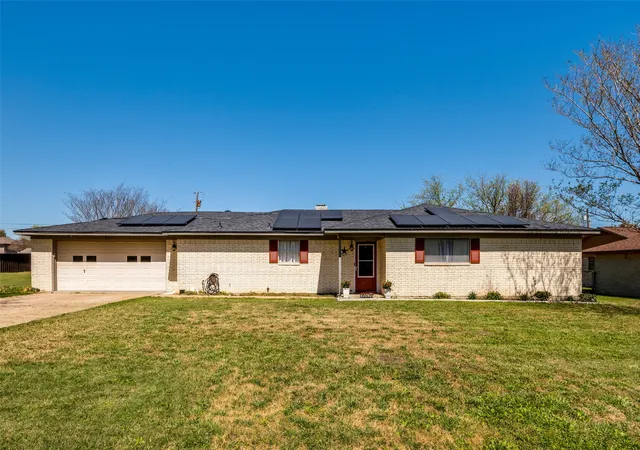 Homes for sale in Waxahachie, TX | 501 Sunrise Dr, Waxahachie, TX 75165 | MLS# 21285572