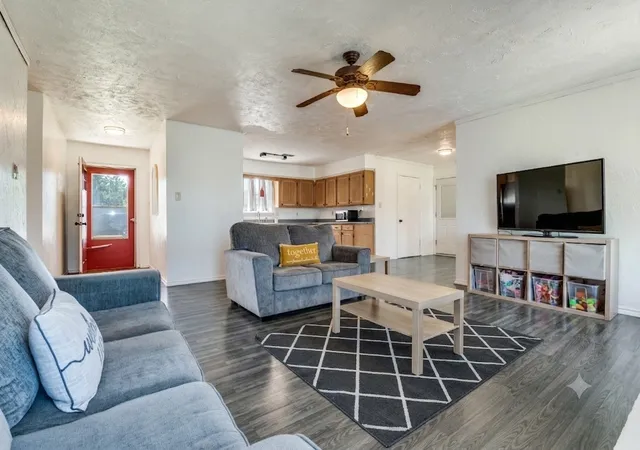 3rd image of 501 Sunrise Dr, Waxahachie, TX 75165 | MLS# 21285572