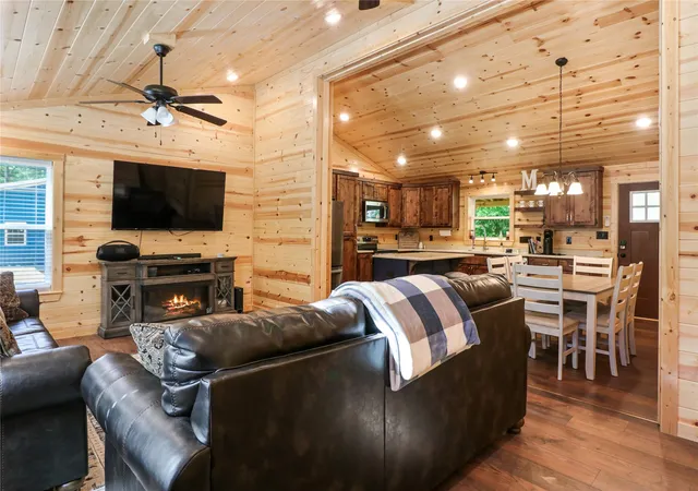 Photo 3 of Single family home for sale at 351 Private Road 6294, Palestine, TX 75801 | MLS# 21288656 | Listing updated on 2026-09-18