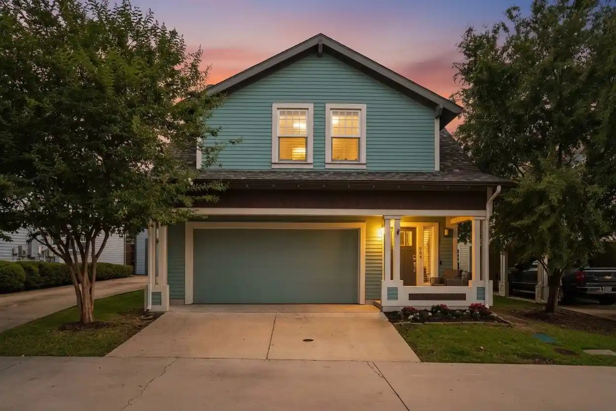 Photo 1 of Single family home for sale at 656 Bishop Heights Ln, Dallas, TX 75208 | MLS# 21293286 | Listing updated on 2026-10-25