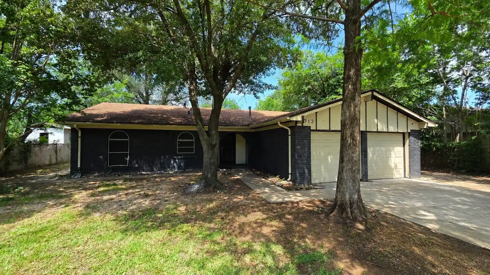Photo 1 of Single family home for sale at 713 N Spears St, Alvarado, TX 76009 | MLS# 21292249 | Listing updated on 2026-10-27