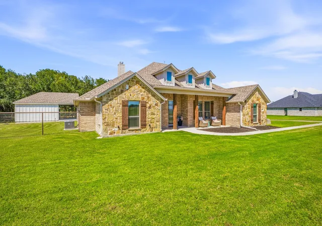Photo 2 of Single family home for sale at 8681 Sari Strong Dr, Weatherford, TX 76087 | MLS# 21292886 | Listing updated on 2026-07-06