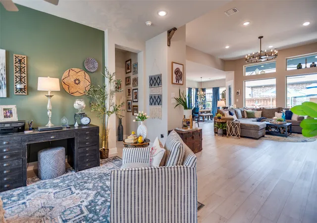 Photo 4 of Single family home for sale at 2063 Spotted Fawn Dr, Arlington, TX 76005 | MLS# 21292660 | Listing updated on 2026-08-22