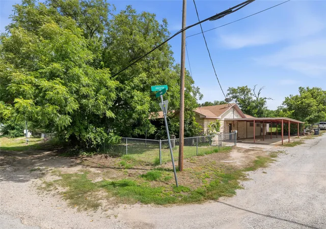 Homes for sale in De Leon, TX | 500 E Ham Ave, De Leon, TX 76444 | MLS# 21293510
