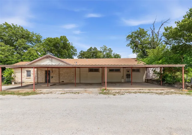 Homes for sale in De Leon, TX | 500 E Ham Ave, De Leon, TX 76444 | MLS# 21293510