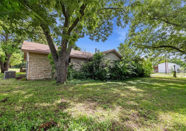 Homes for sale in De Leon, TX | 500 E Ham Ave, De Leon, TX 76444 | MLS# 21293510