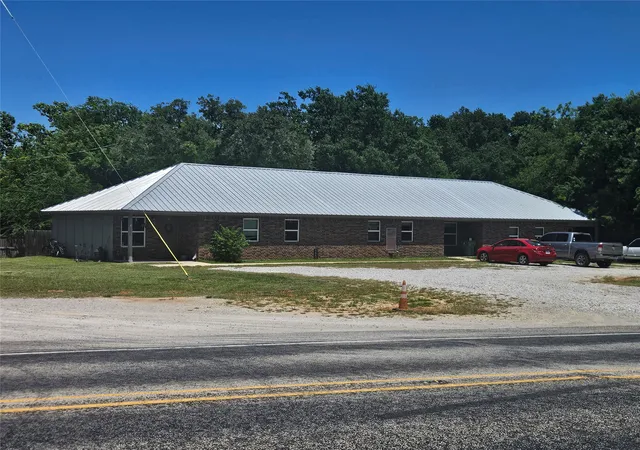 Photo 3 of Multi family home for sale at 412 W Franklin St, Alvord, TX 76225 | MLS# 21293554 | Listing updated on 2026-07-23