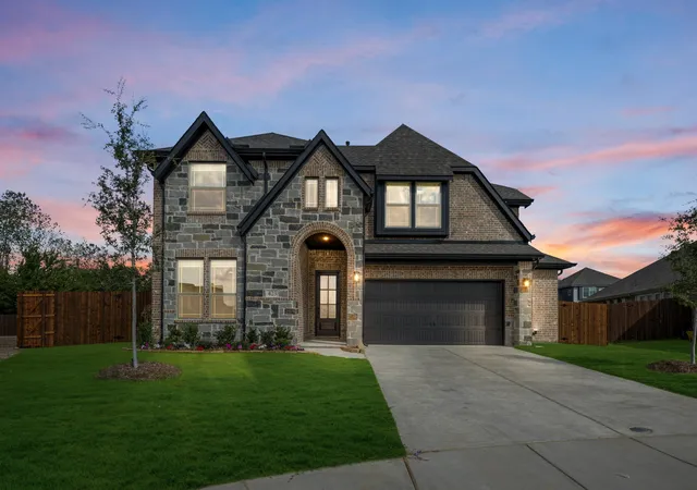 Photo 2 of Single family home for sale at 423 Atlas Cedar Dr, Glenn Heights, TX 75154 | MLS# 21293564 | Listing updated on 2026-10-07