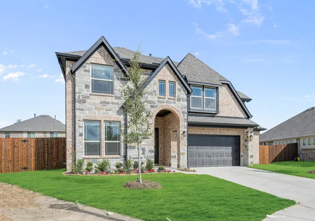 Photo 3 of Single family home for sale at 423 Atlas Cedar Dr, Glenn Heights, TX 75154 | MLS# 21293564 | Listing updated on 2026-10-07