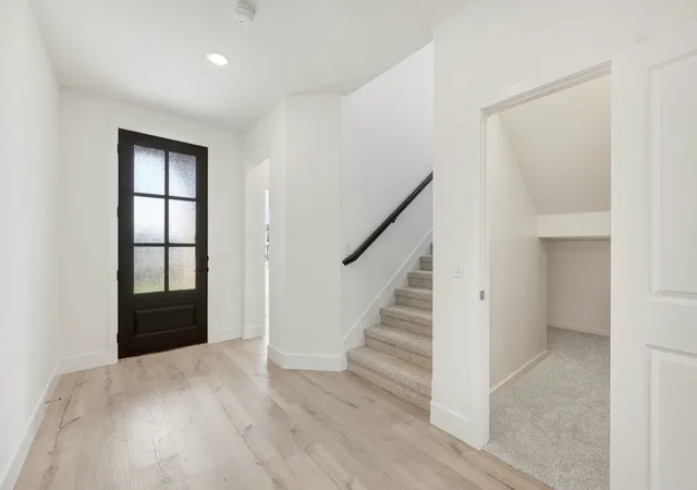 Photo 4 of Single family home for sale at 423 Atlas Cedar Dr, Glenn Heights, TX 75154 | MLS# 21293564 | Listing updated on 2026-10-07