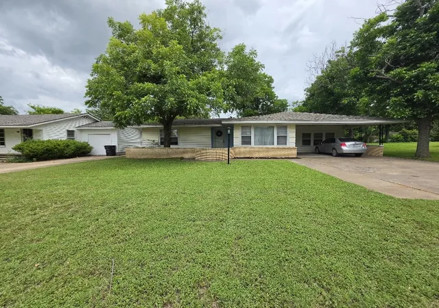 2nd image of 215 Woodard Ave, Cleburne, TX 76033 | MLS# 21293590