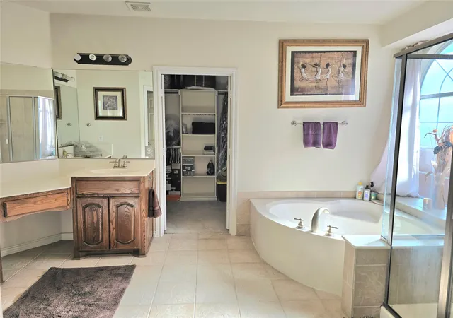 Photo 3 of Single family home for sale at 506 Magnolia Ln, Glenn Heights, TX 75154 | MLS# 21293652 | Listing updated on 2026-09-26