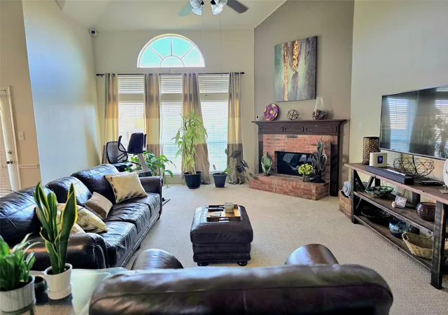 Photo 4 of Single family home for sale at 506 Magnolia Ln, Glenn Heights, TX 75154 | MLS# 21293652 | Listing updated on 2026-09-26