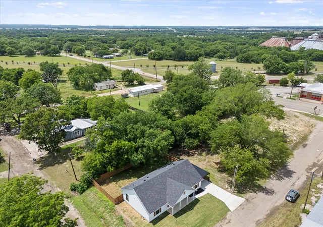 Photo 1 of Single family home for sale at 108 S Manson St, Wolfe City, TX 75496 | MLS# 21287620 | Listing updated on 2026-09-19