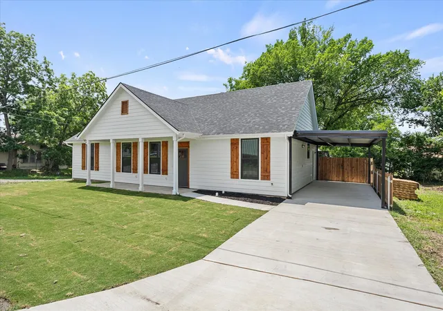 Photo 2 of Single family home for sale at 108 S Manson St, Wolfe City, TX 75496 | MLS# 21287620 | Listing updated on 2026-09-19