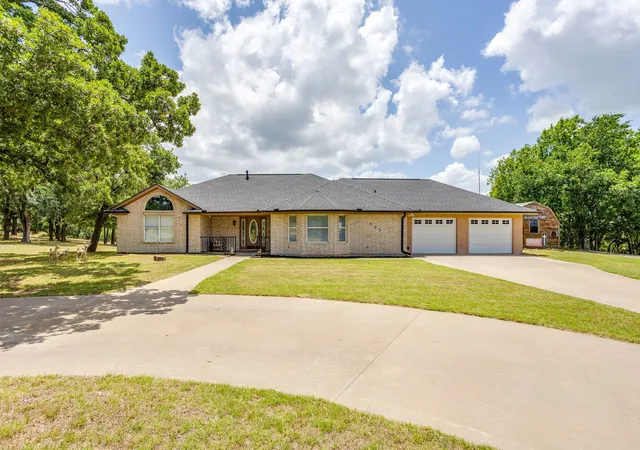 Homes for sale in Mineral Wells, TX | 804 Ne 9th St, Mineral Wells, TX 76067 | MLS# 21293660